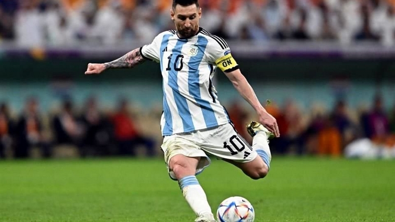 Messi chắc chắn là cầu thủ lùn nhưng vĩ đại nhất